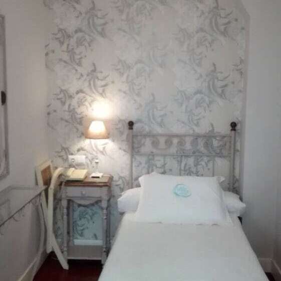 اتاق استاندارد یک نفره, Le Petit Paris