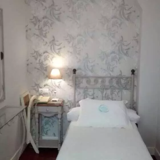 اتاق استاندارد یک نفره, Le Petit Paris
