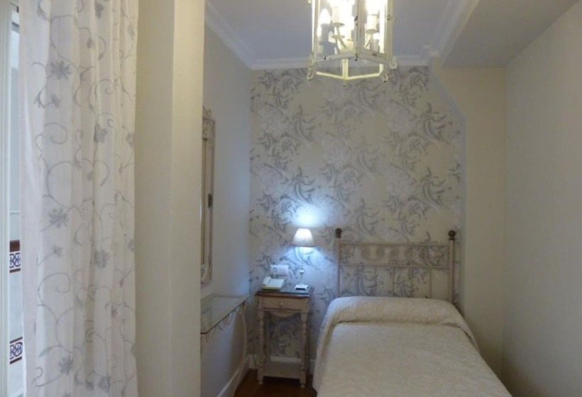 اتاق استاندارد یک نفره, Le Petit Paris