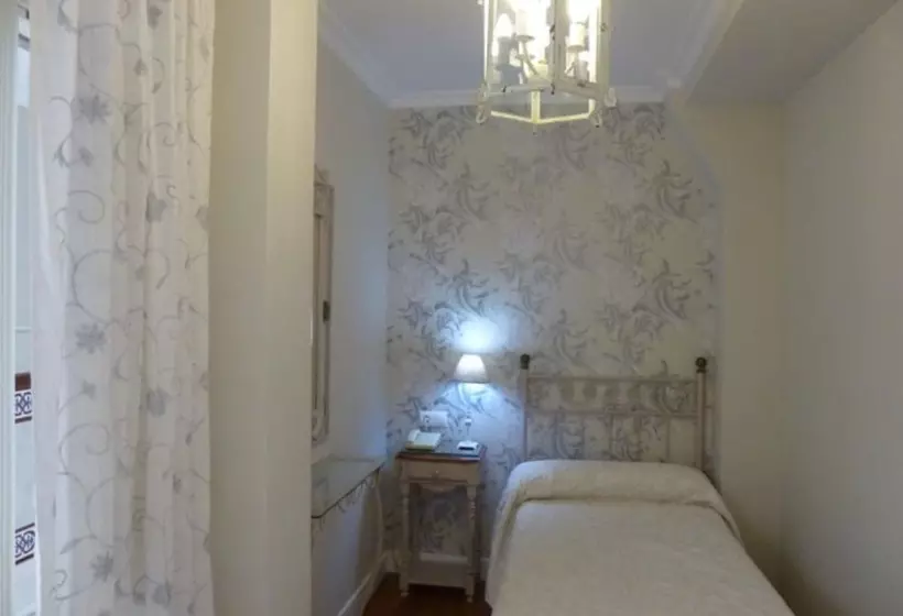 اتاق استاندارد یک نفره, Le Petit Paris