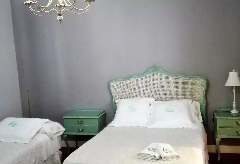 اتاق استاندارد سه نفره, Le Petit Paris