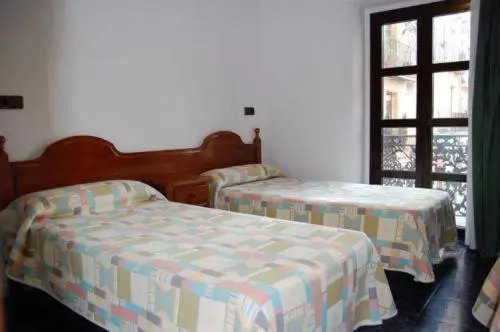 اتاق استاندارد سه نفره, Hostal Noria