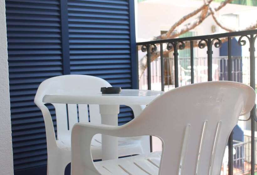 标准间带阳台, Els Pins