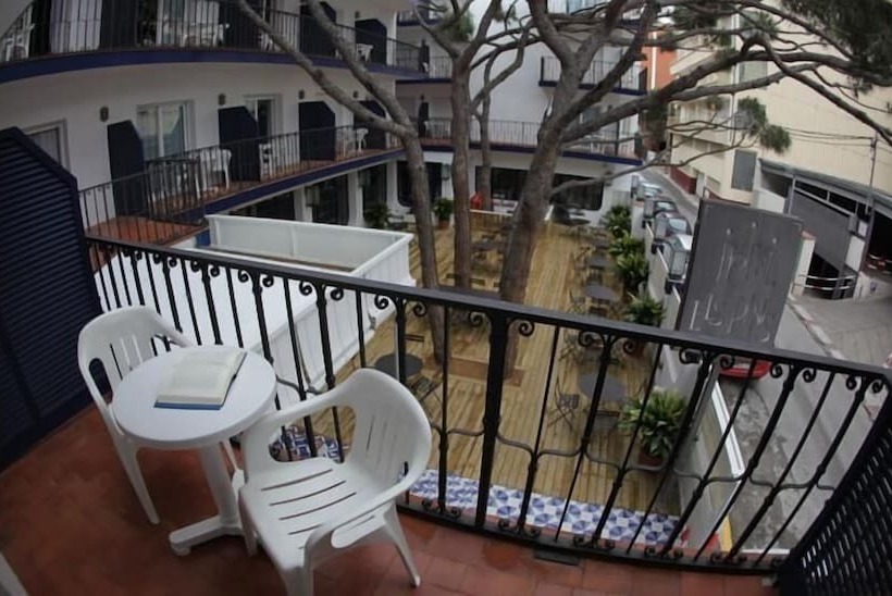 标准间带阳台, Els Pins