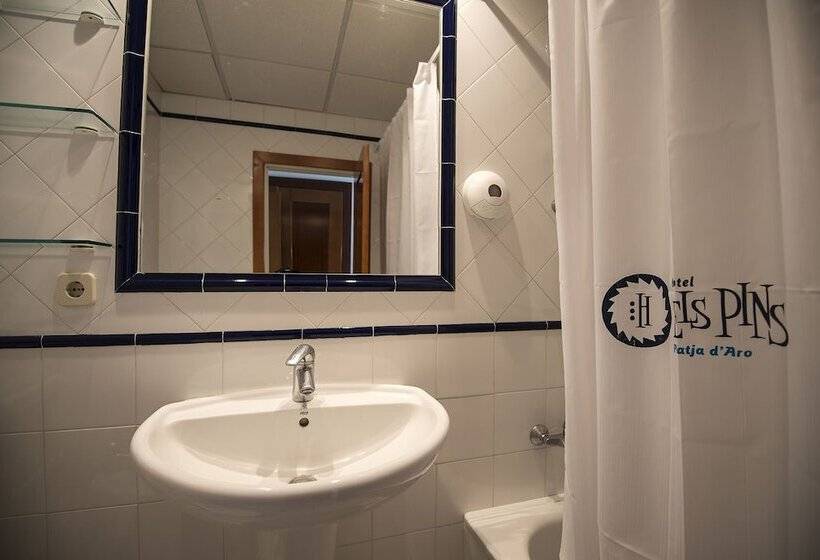 Pokój Rodzinny, Els Pins