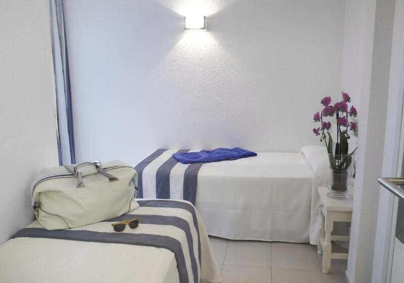 带阳台标准四人间, Els Pins