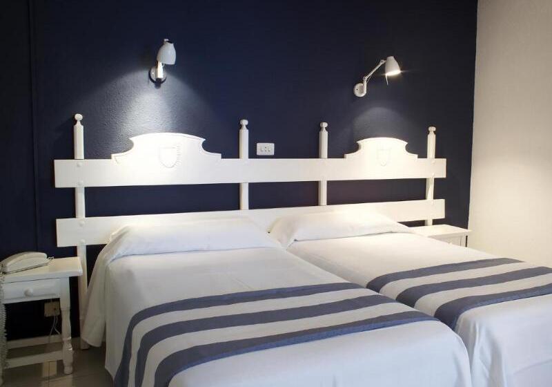 带阳台标准四人间, Els Pins