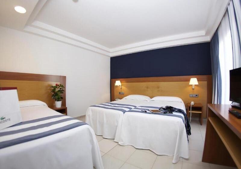 带阳台标准四人间, Els Pins