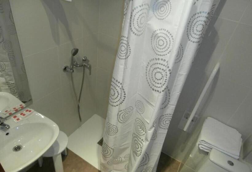 Трехместный Номер Базовый, Hostal Arenal