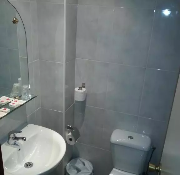 اتاق ساده سه نفره, Hostal Arenal