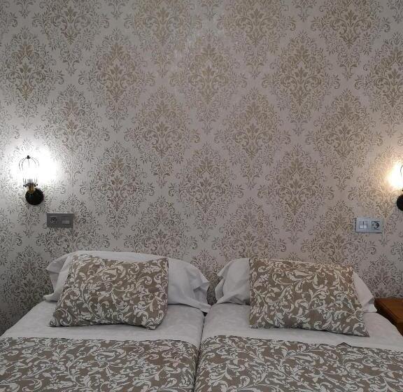 غرفة قياسية ثلاثية, Hostal Juan Bravo