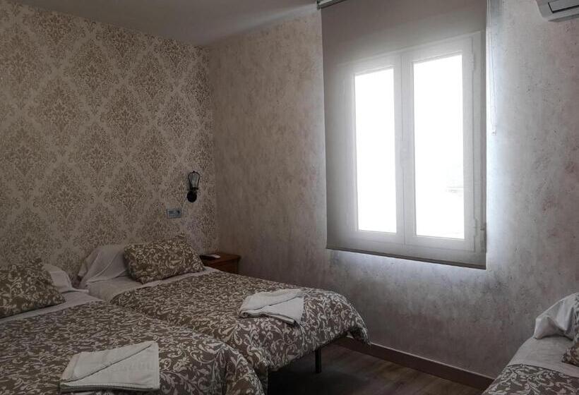 غرفة قياسية ثلاثية, Hostal Juan Bravo
