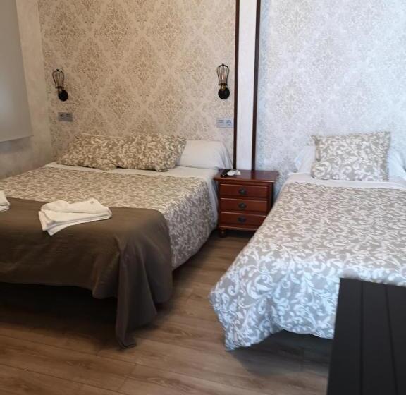 غرفة قياسية ثلاثية, Hostal Juan Bravo