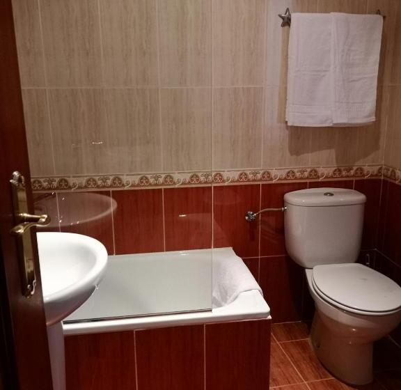 غرفة قياسية ثلاثية, Hostal Juan Bravo