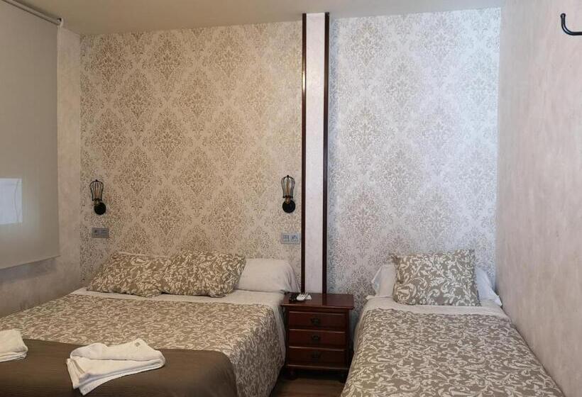 غرفة قياسية ثلاثية, Hostal Juan Bravo