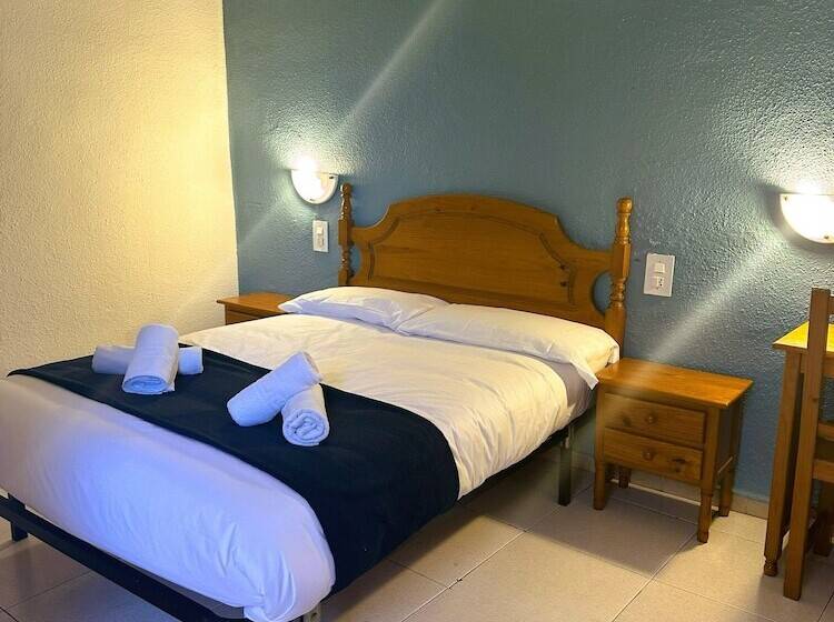 غرفة قياسية ثلاثية, Barraca Suites