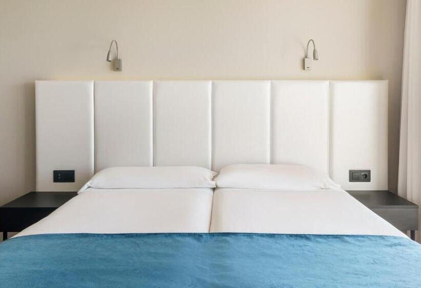 غرفة قياسية, Ilunion Caleta Park