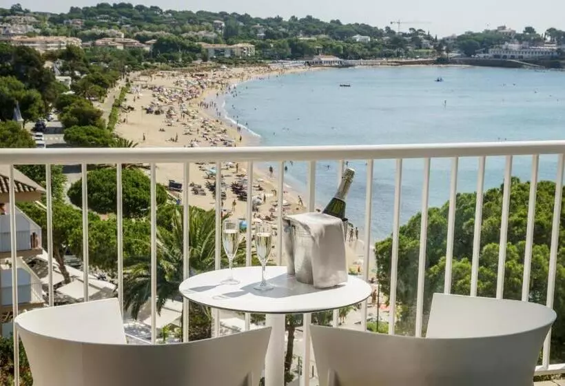 اتاق استاندارد با چشمانداز دریا, Ilunion Caleta Park