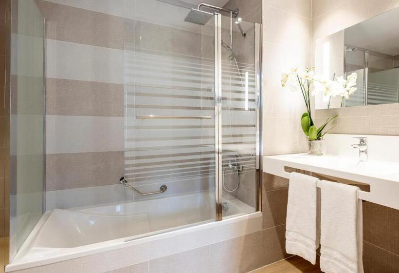 جناح جونيور, Ilunion Caleta Park