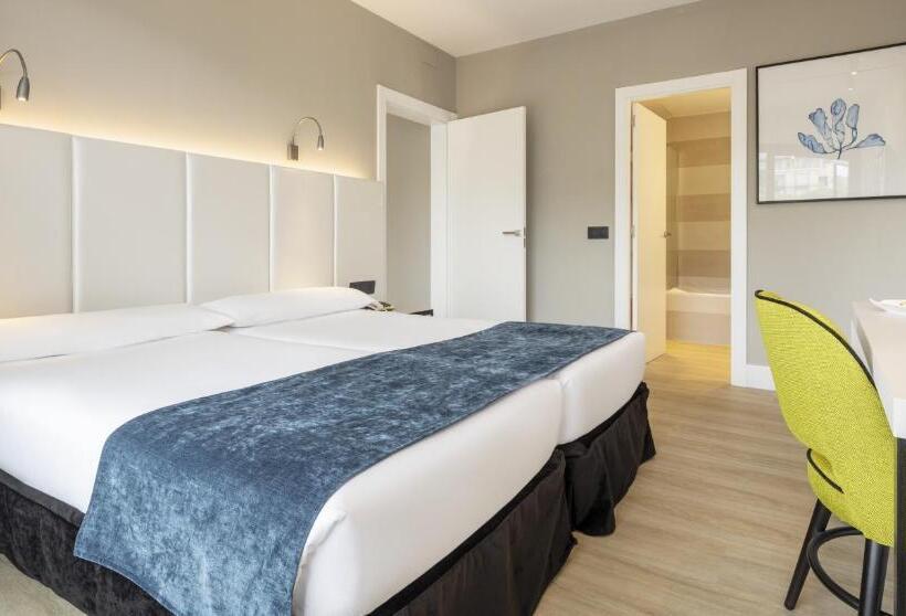 سوییت جونیور, Ilunion Caleta Park