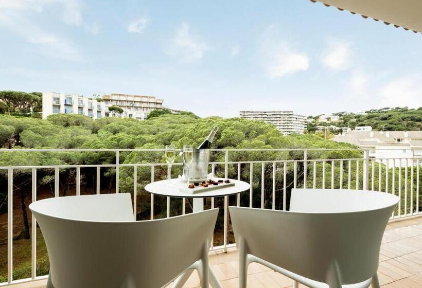 جناح جونيور, Ilunion Caleta Park