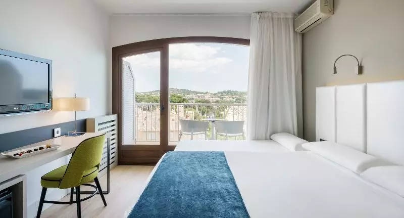 اتاق استاندارد با چشمانداز دریا, Ilunion Caleta Park