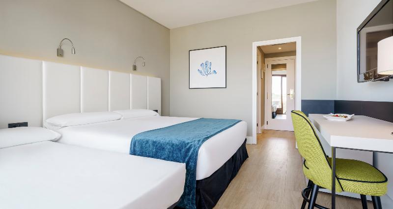 اتاق استاندارد با چشمانداز دریا, Ilunion Caleta Park