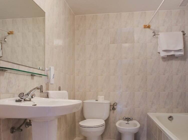 Номер Стандарт Трехместный, Hostal La Posada