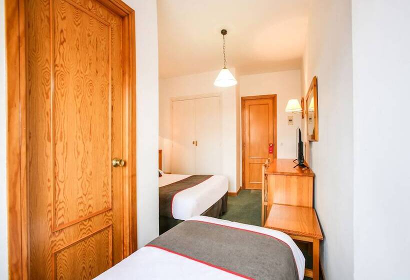 标准三人间, Hostal La Posada