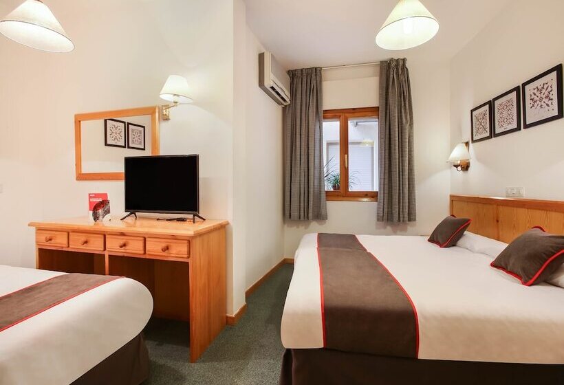 标准三人间, Hostal La Posada