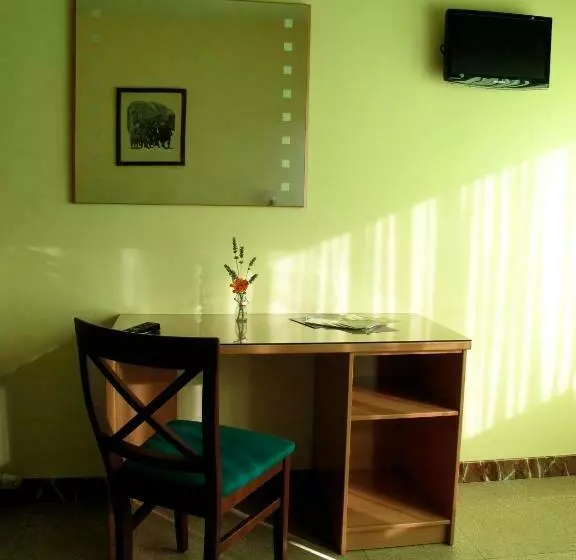 Standard Single Room, Martinez