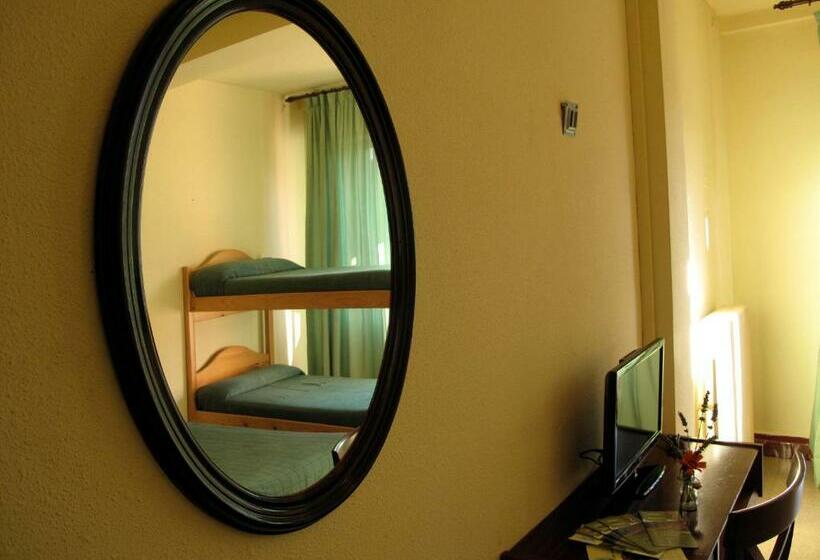 Номер Стандарт Трехместный, Martinez