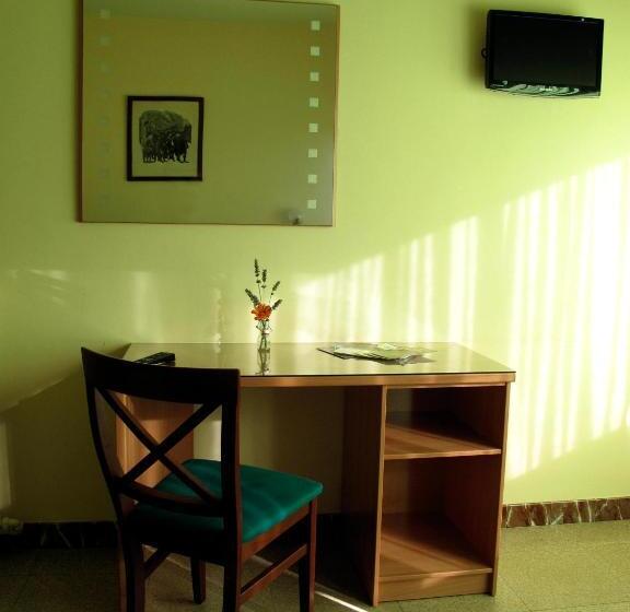 Номер Стандарт Трехместный, Martinez