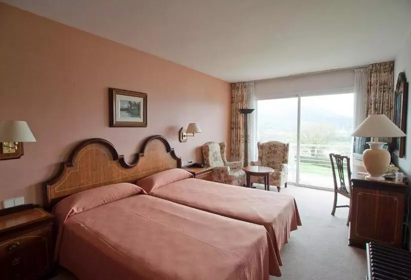 Habitació Estàndard, Riu Fluviá