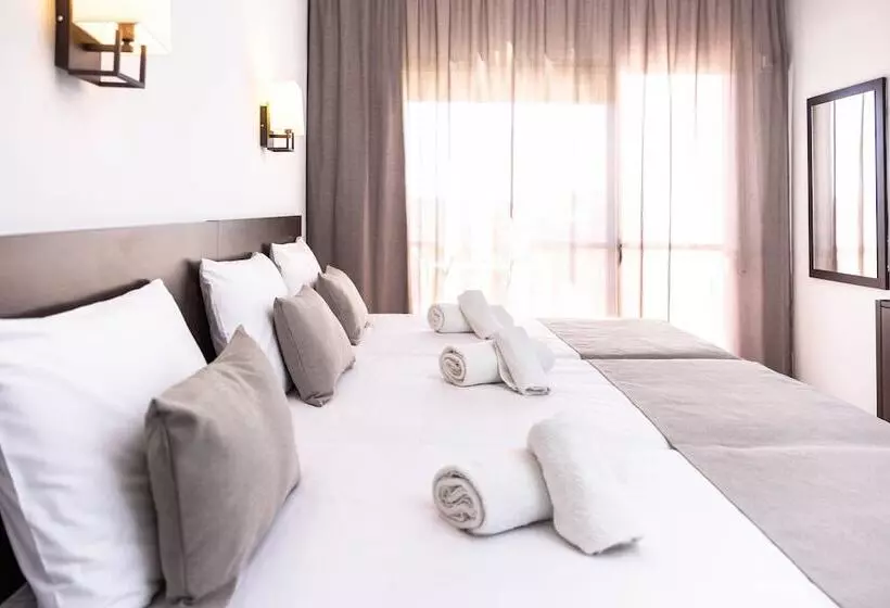 اتاق استاندارد سه نفره, Rvhotels Gr92