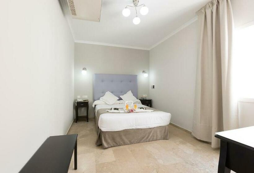 חדר סטנדרט, Toboso Chaparil