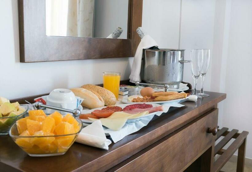 חדר סטנדרט, Toboso Chaparil