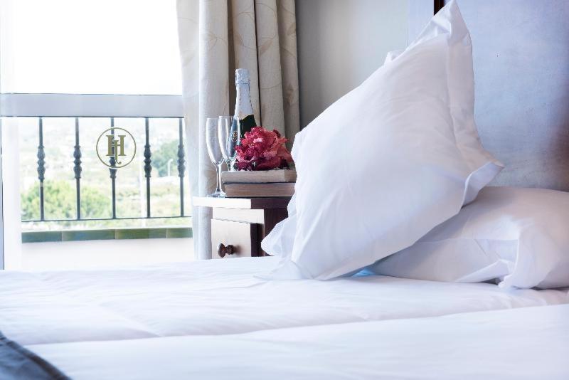 חדר סטנדרט, Toboso Chaparil