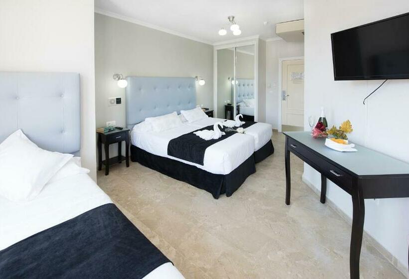 חדר סטנדרט לשלושה, Toboso Chaparil