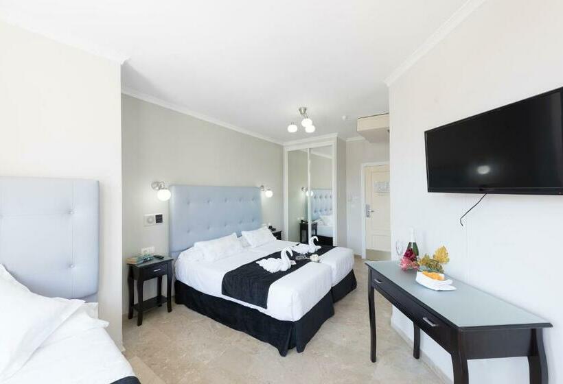 חדר סטנדרט לשלושה, Toboso Chaparil