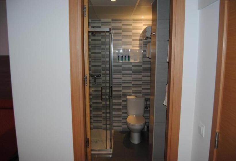 غرفة قياسية رباعية, Victoria