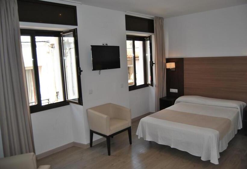 جناح جونيور, Victoria