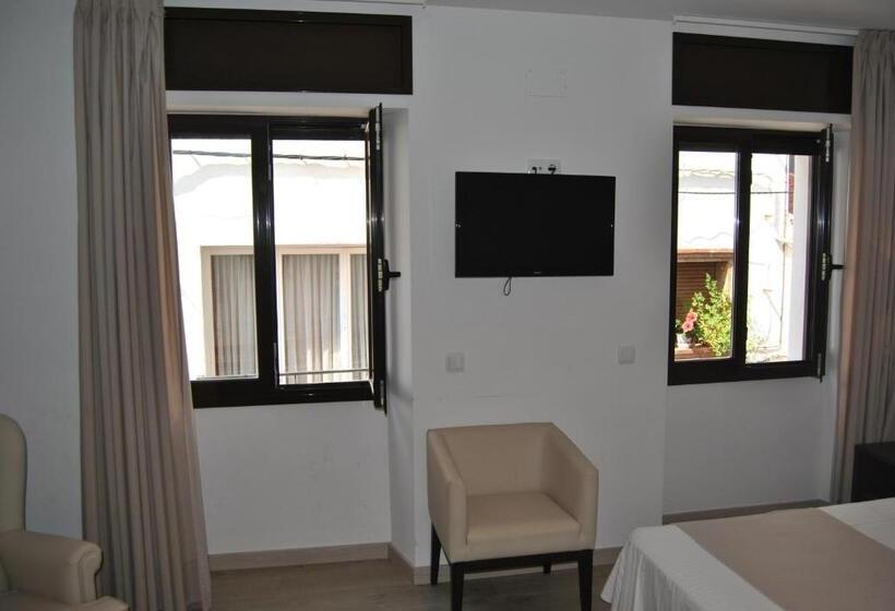 جناح جونيور, Victoria