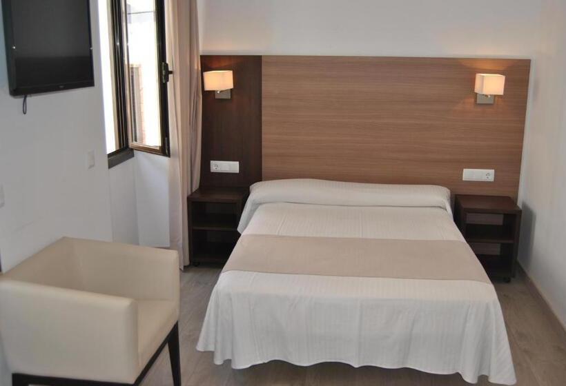 جناح جونيور, Victoria