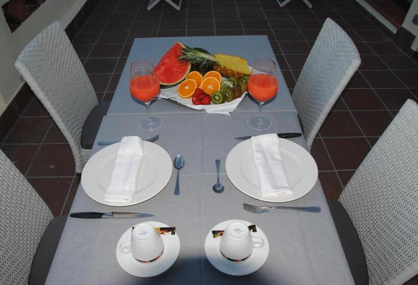 جناح دور أخير, Victoria