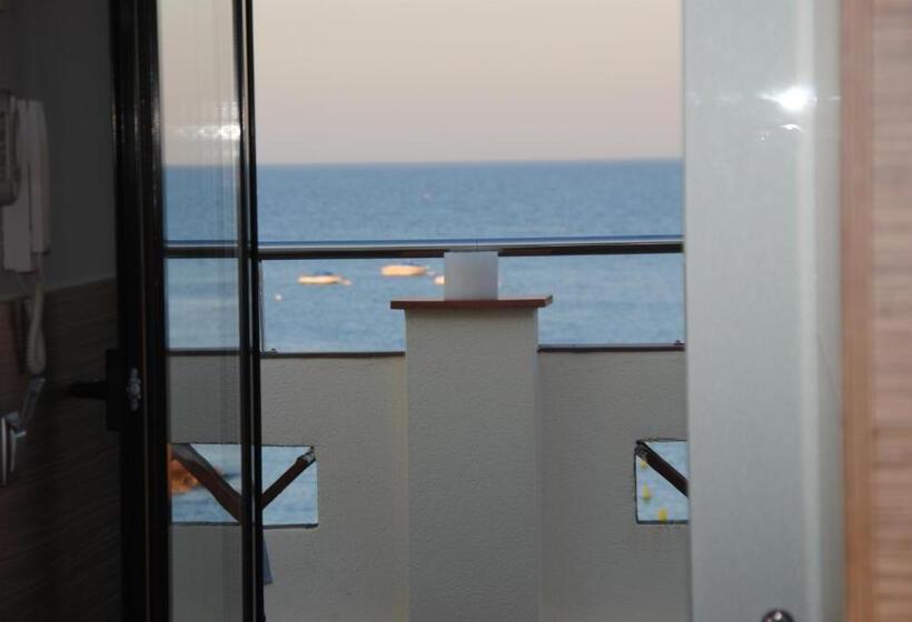 جناح دور أخير, Victoria