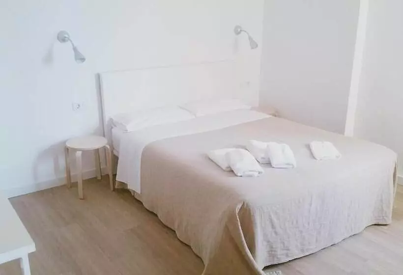 Chambre Familiale, Vila De Premiá