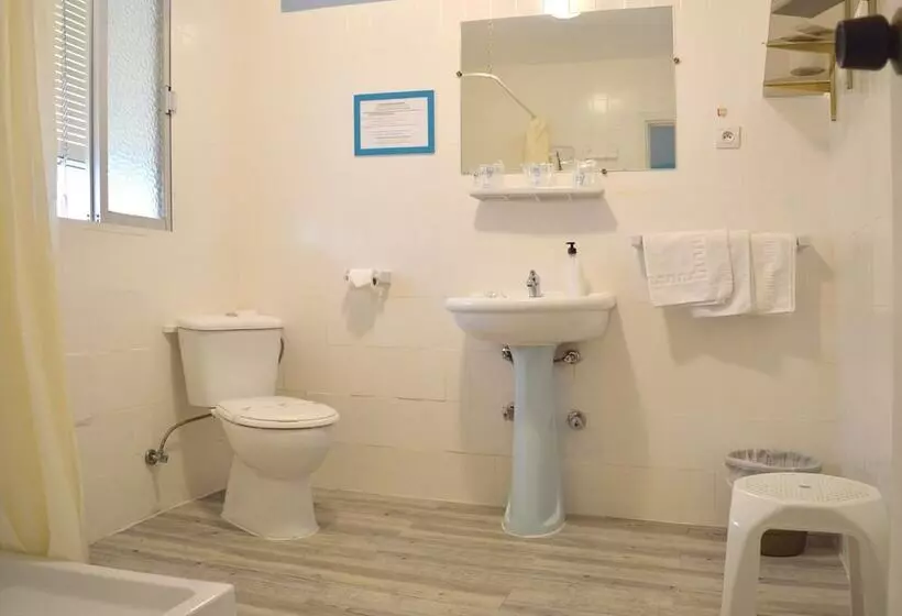Camera Tripla Standard, Hostal Altamar