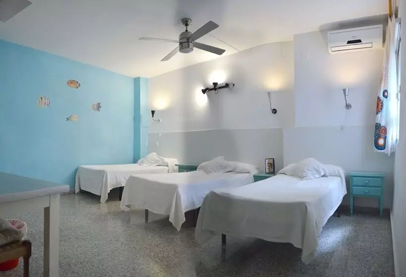 Camera Tripla Standard, Hostal Altamar