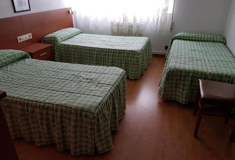Habitación Triple Clásica, A Roda